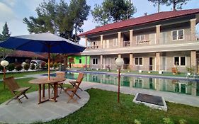 Villa Batu Tua Puncak Mitra Reddoorz