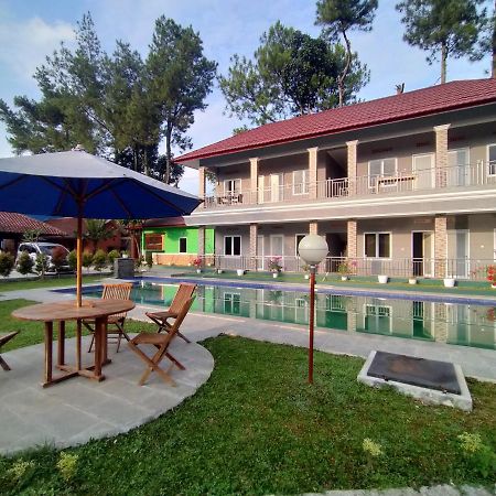 Villa Batu Tua Puncak Mitra Reddoorz Богор Экстерьер фото
