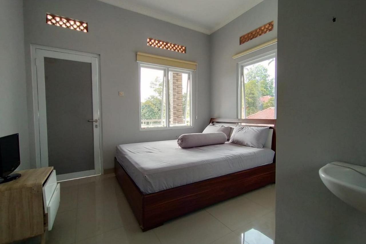 Villa Batu Tua Puncak Mitra Reddoorz Богор Экстерьер фото