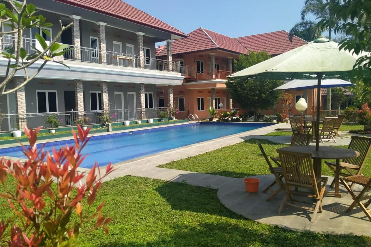 Villa Batu Tua Puncak Mitra Reddoorz Богор Экстерьер фото
