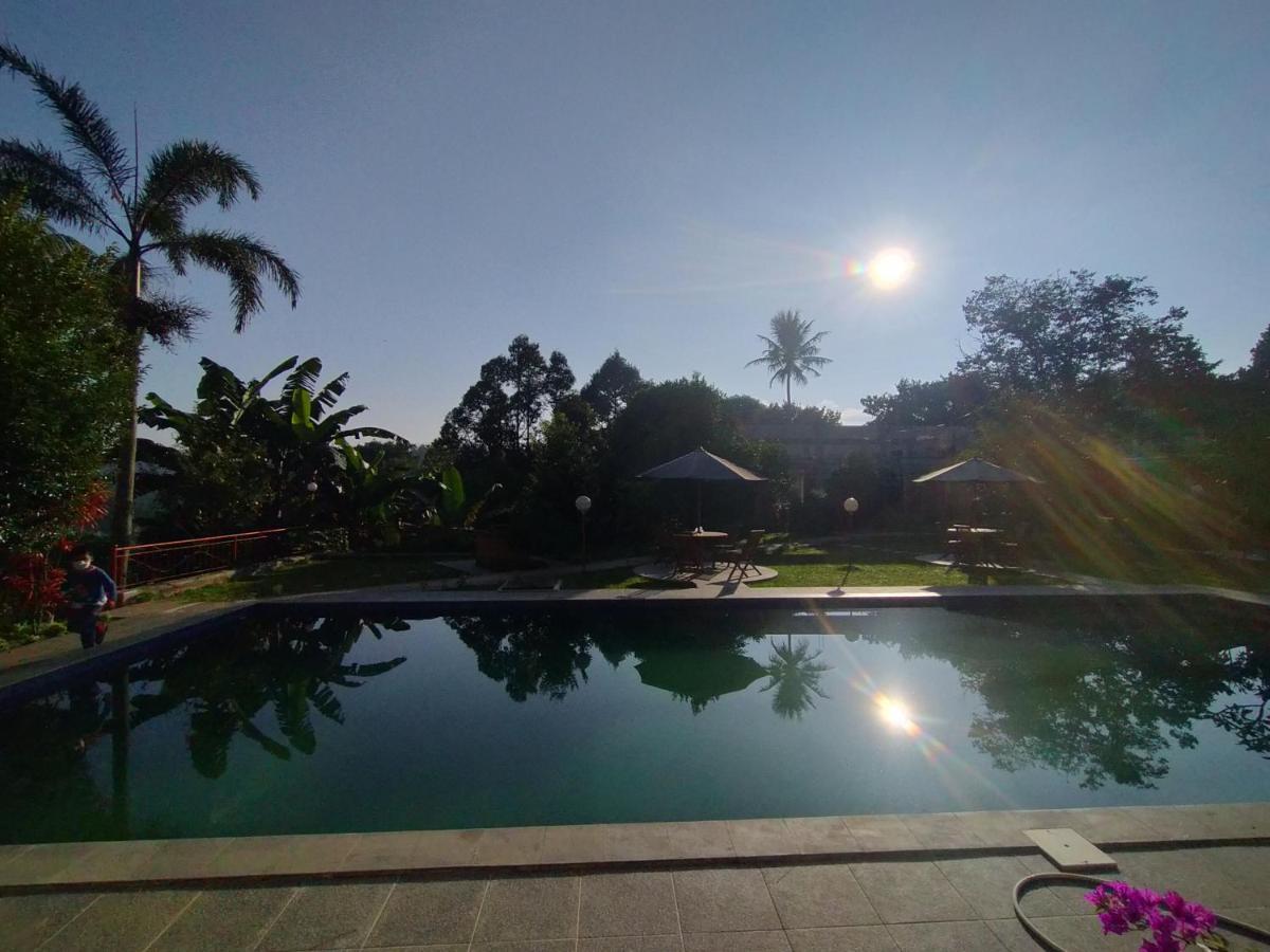 Villa Batu Tua Puncak Mitra Reddoorz Богор Экстерьер фото