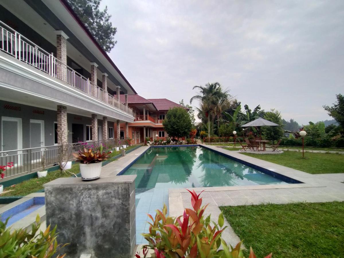 Villa Batu Tua Puncak Mitra Reddoorz Богор Экстерьер фото